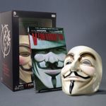 V-FOR-VENDETTA-DELUXE-COLLECTOR-SET