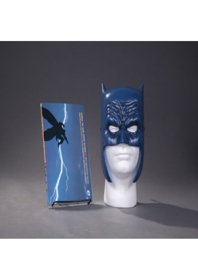 BATMAN--THE-DARK-KNIGHT-RETURNS-BOOK---MASK-SET