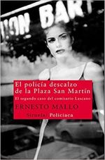 EL-POLICIA-DESCALZO-DE-LA-PLAZA-SAN-MARTIN