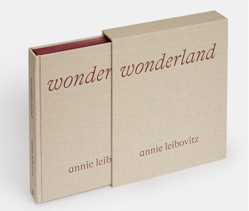 ANNIE LEIBOVITZ WONDERLAND LUXURY